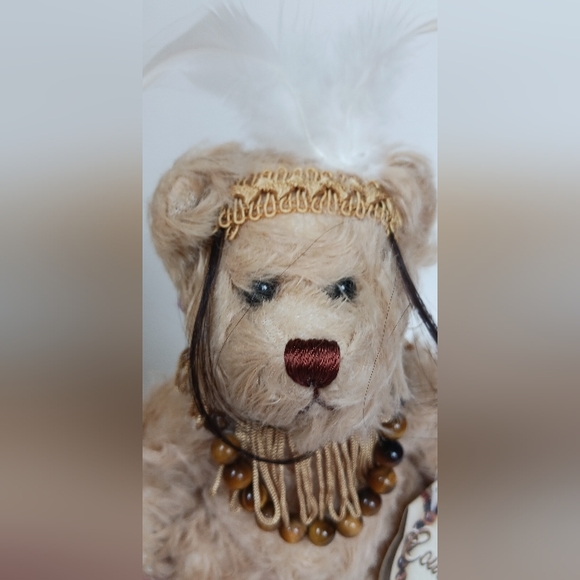 CLOE POWER BEAR OF COURAGE PICKFORD BEARS BRASS BUTTON JOINTED 9" - Picture 8 of 8